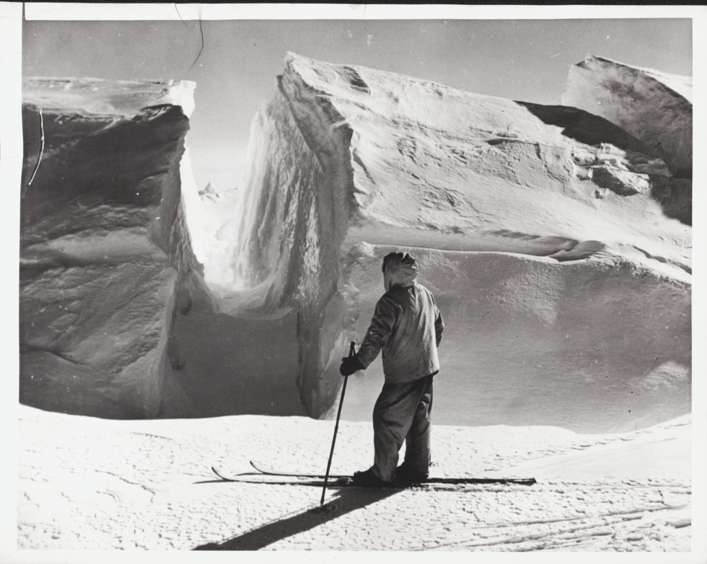 Photographs: Antarctica and expeditions of various explorers (BAnQ)